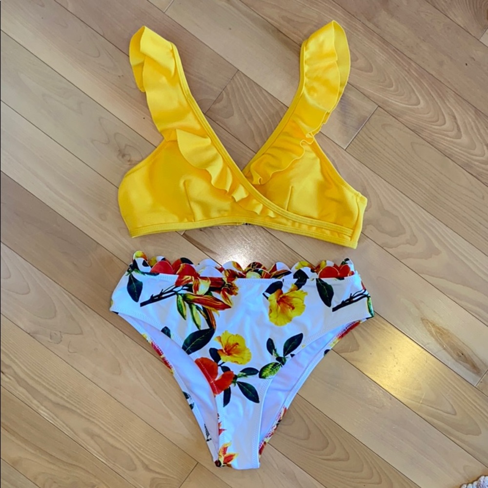CUPSHE High Waisted Bikini Bottoms 🌼 Medium